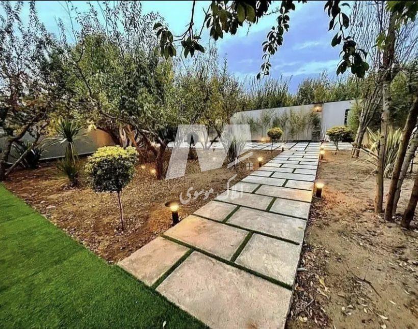 فروش ویلای ۲۵۰ متری استخر دار مدارک کامل چسبیده به جنگل | ۲۵۰ متر