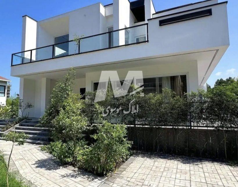 فروش ویلا باغ ۴۰۰ متری با استخر و جکوزی چلک نوشهر | ۴۰۰ متر