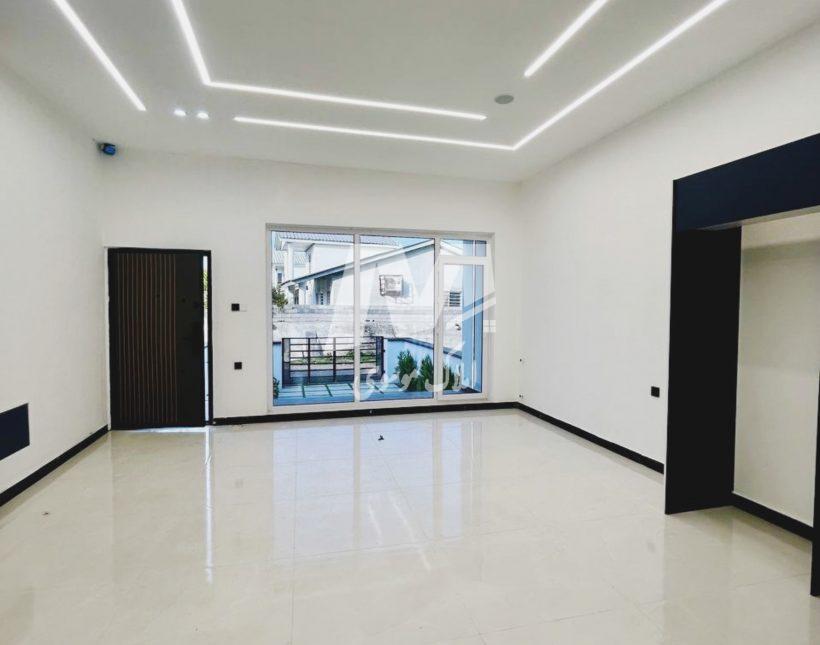 فروش ویلا همکف فوق مدرن و شیک | 180 متر