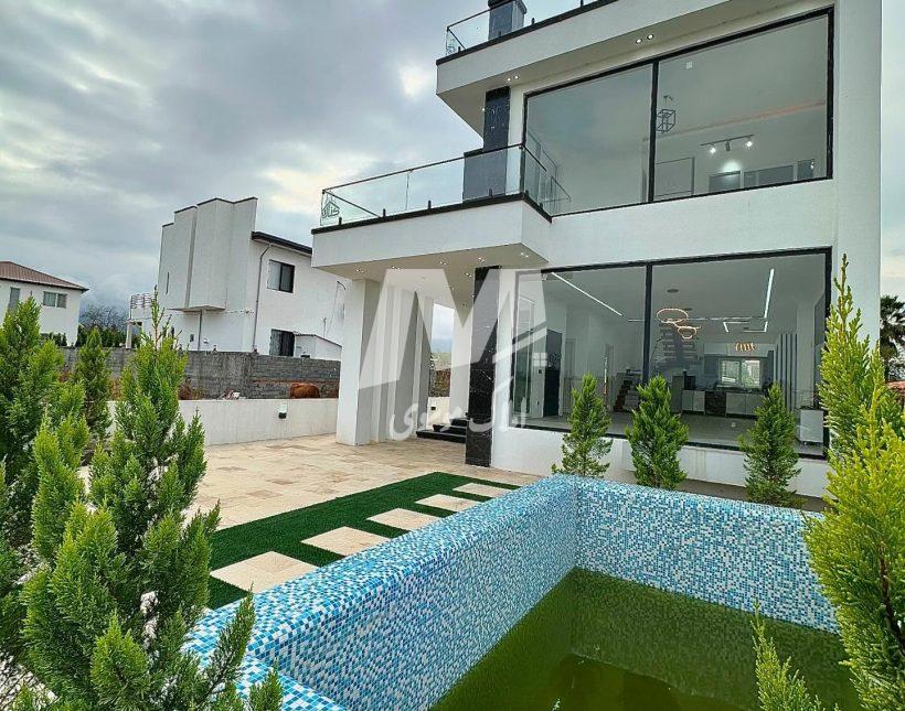 خرید ویلا استخردار با ویو کوه و جنگل منطقه نصرت آباد نور | 300 متر