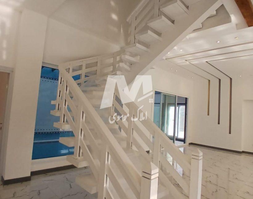 فروش ویلای ۳۳۰ متری استخر و جکوزی با مدارک رویان | ۳۳۰ متر