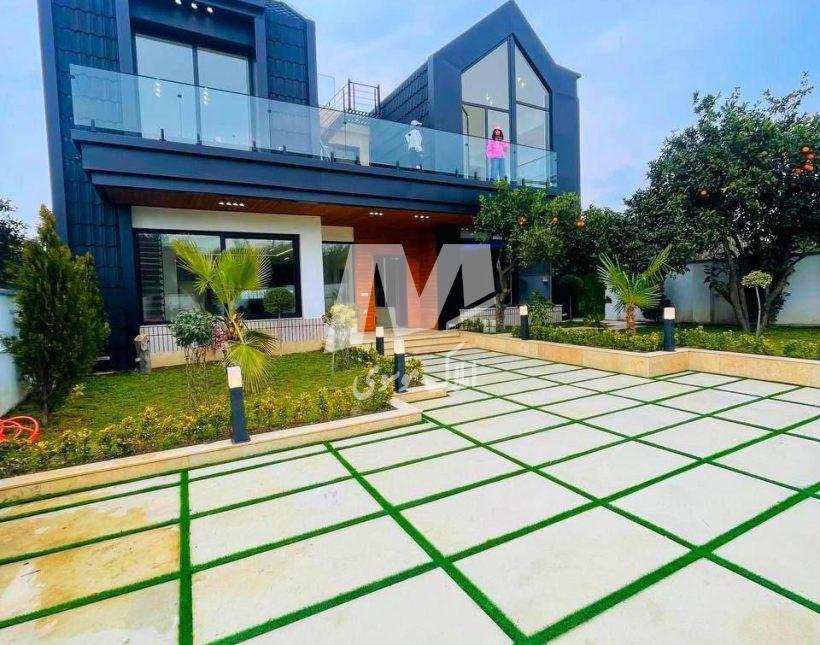 فروش ویلا تریبلکس لوکس استخر دار آسانسور موقعیت عالی | ۳۵۰ متر