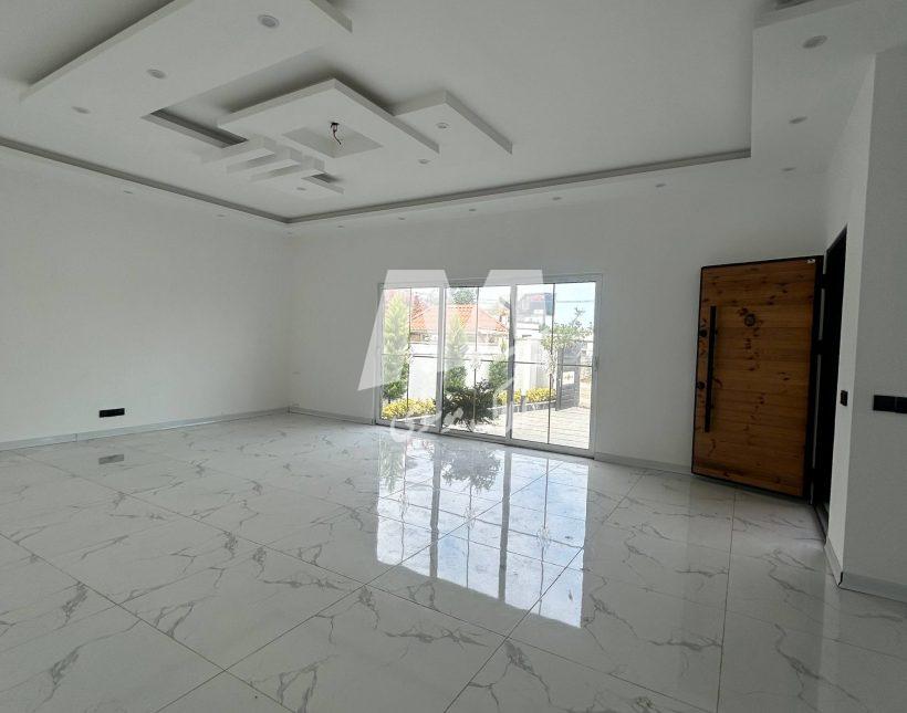 خرید ویلا همکف مدرن ایزخورده نور | 240 متر