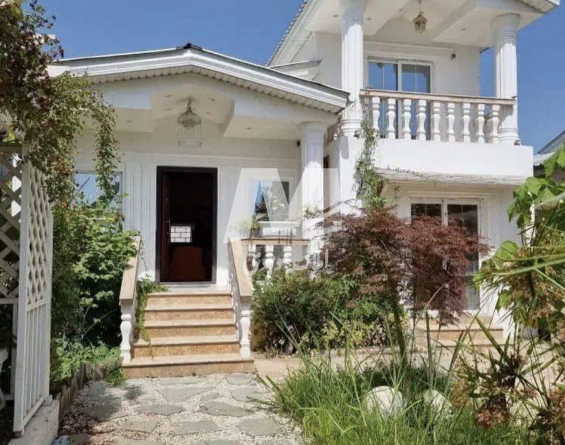 فروش ویلای نیم پیلوت ۲۵۰ متری سند دار مبله جنگلی | ۲۵۰ متر