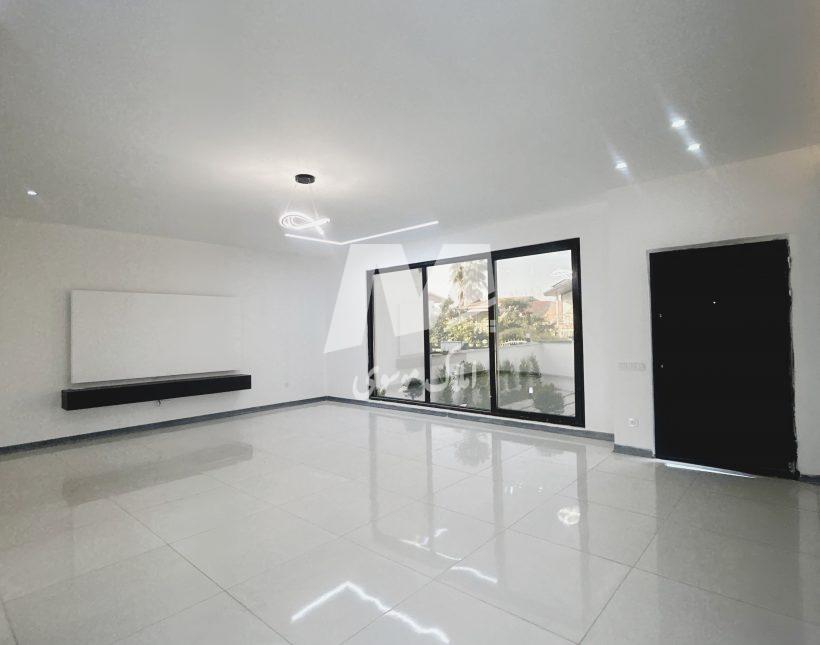 فروش ویلا همکف مدرن روف دار چمستان | 280 متر