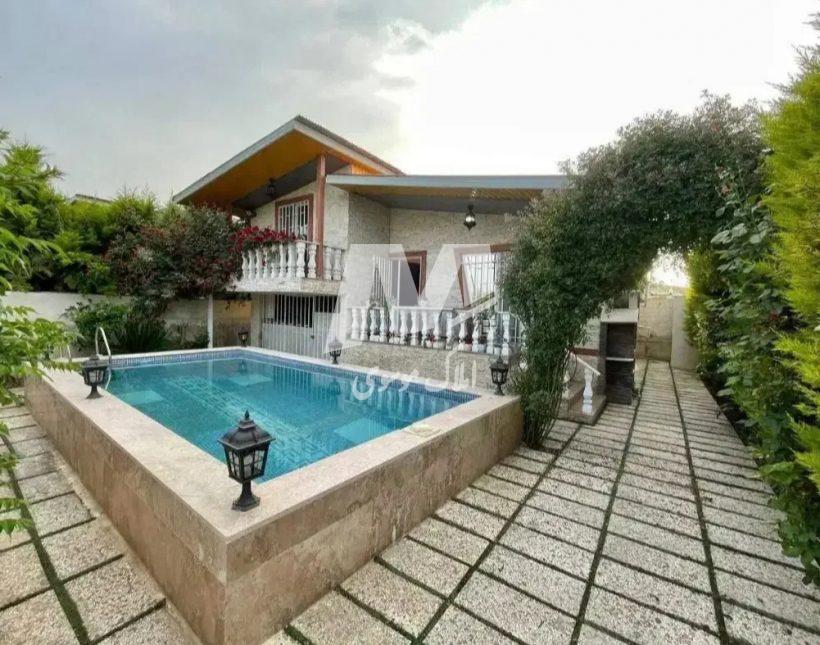 فروش فوری ویلا نیم پیلوت استخردار شهرکی چمستان | ۲۷۰ متر