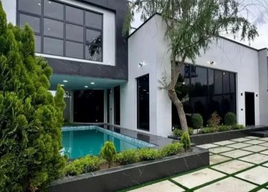 خرید ویلا مدرن استخردار ۳۰۰ متری شهرکی جاده جنگلی ایزدشهر | ۳۰۰ متر