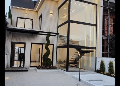 خرید ویلا مدرن نما شیشه ای با ویو جنگل چمستان | 200 متر