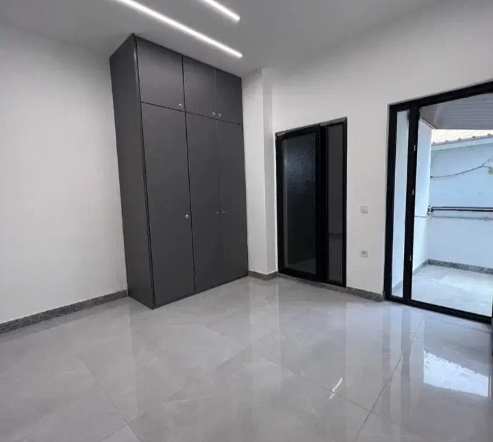فروش ویلای مدرن و نوساز با سند تک‌ برگ مناسب سکونت دائم | 250 متر