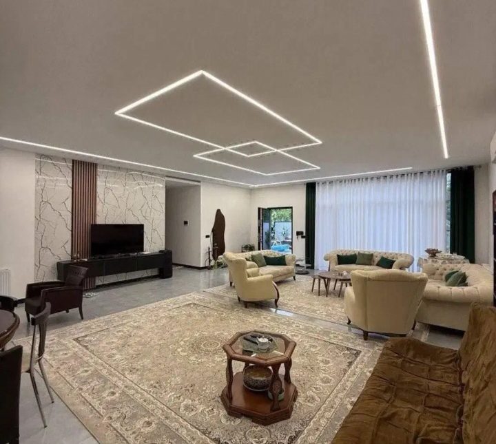 خرید ویلا استخردار مدرن با روف گاردن و چشم‌انداز زیبا | 300 متر
