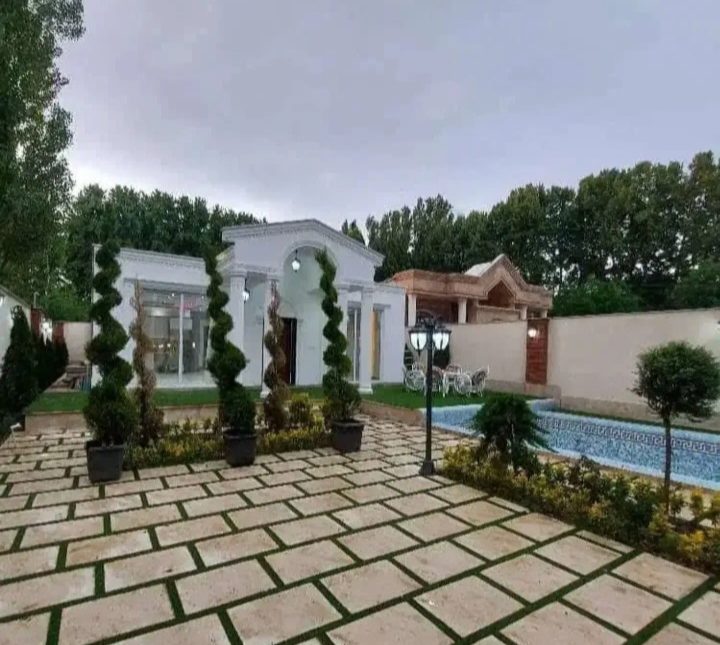 فروش ویلای استخردار مستقل در کوچه خصوصی | ۳۰۰ متر
