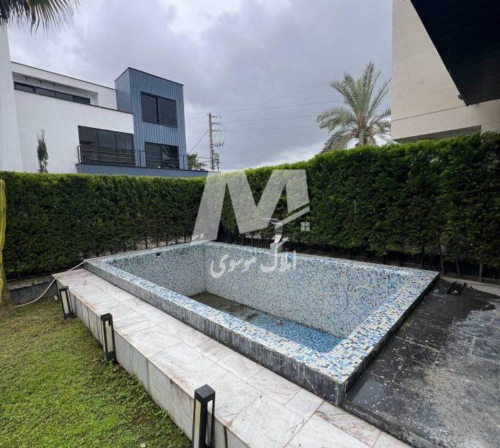 فروش ویلای استخردار مدرن شهرکی با مدارک معتبر | ۳۰۰ متر