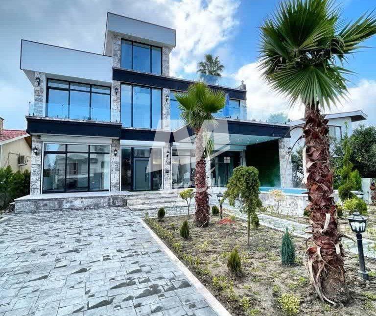 خرید ویلا در رویان 550 متری فول فرنیش با روف گاردن | 550 متر