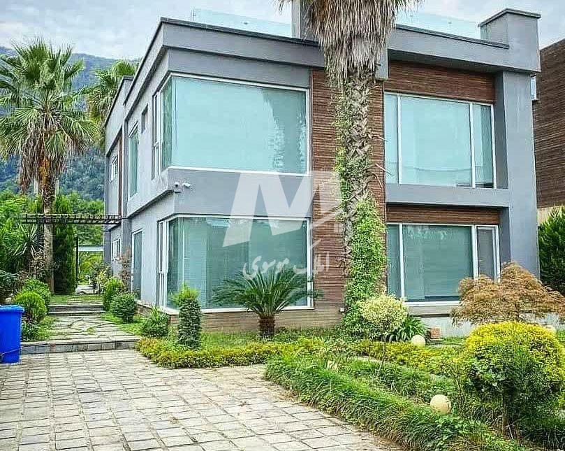 خرید ویلا در نوشهر ۷۰۰ متری پلاک اول جنگل با استخر | ۷۰۰ متر