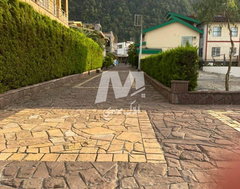 فروش ویلا نیم پیلوت شهرک تهرانی نشین نما سنگ | ۷۵۰ متر