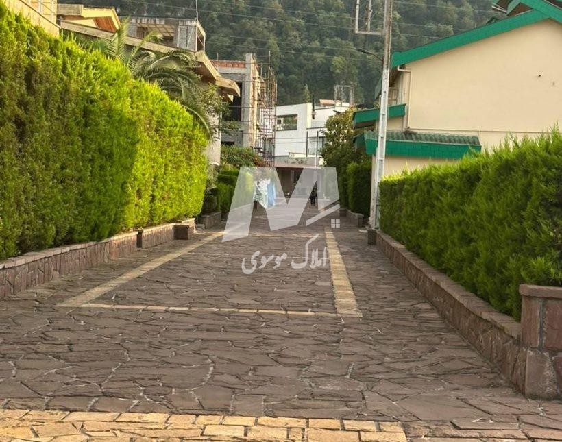 فروش ویلا نیم پیلوت شهرک تهرانی نشین نما سنگ | ۷۵۰ متر