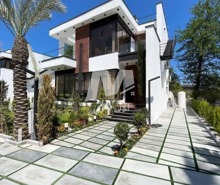 خرید ویلا در رویان ۳۰۰ متر با استخر، سونا و جکوزی سند دار | ۳۰۰ متر