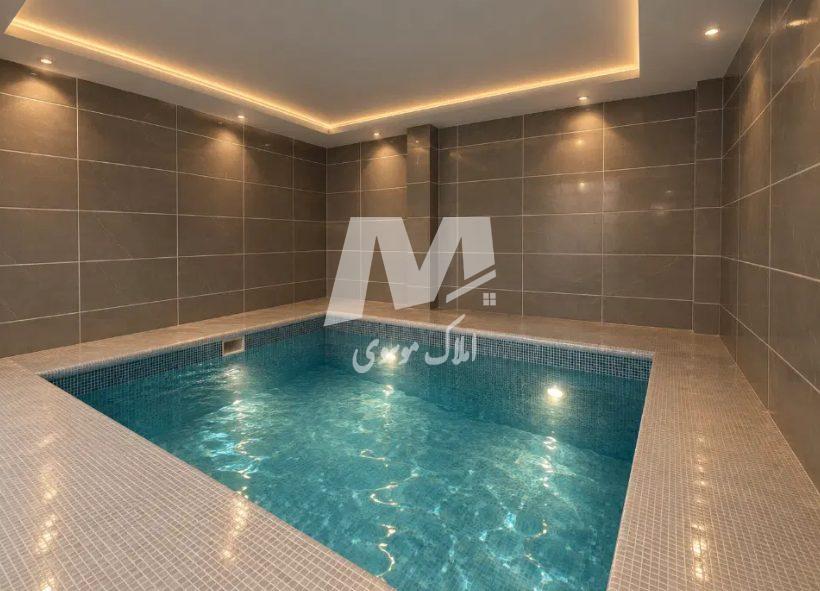 خريد ويلا مدرن شهركي با نورگير عالي و استخر داخلي در منطقه برند | 400 متر