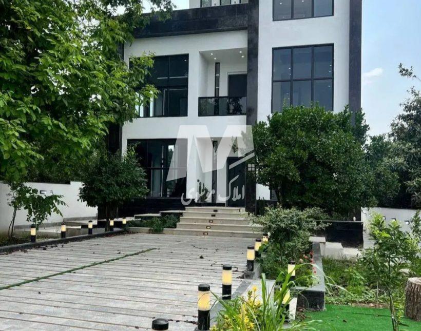 خرید ویلا در نور 500 متر با استخر جکوزی و ویوی جنگل در روف | 500 متر